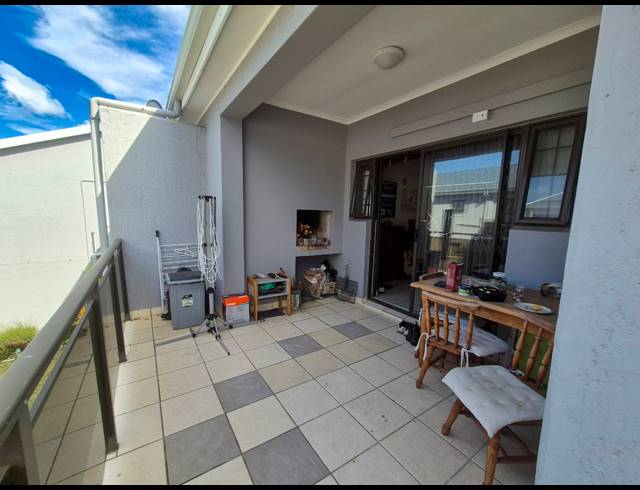 2 BEDROOM APARTMENT FOR SALE IN HARTENBOS CENTRAL